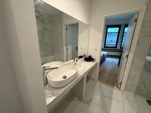 Two bedroom loft in the city center by the Meir, Amberes (foto 10)