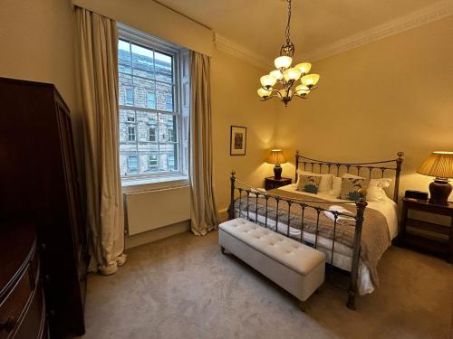 Parliament Sq (apt 10 ) Royal Mile - image 13