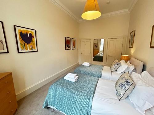 Parliament Sq (apt 10 ) Royal Mile - image 9