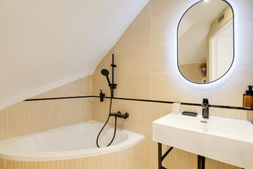 Vauban, Notre Dame de la Garde, 3 chambres, terrasse, jacuzzi, Marseille (photo 8)