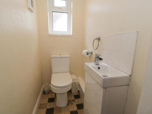 Maesdu Cottage - image 12