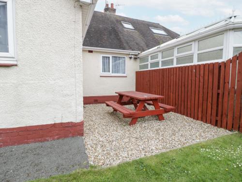 Maesdu Cottage - image 11