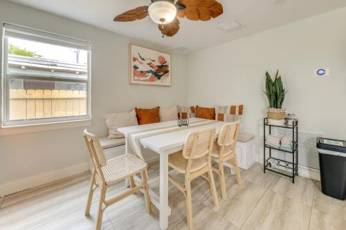 Bright Home Near Atlantic Ave and Delray Beach! in Delray Beach, USA