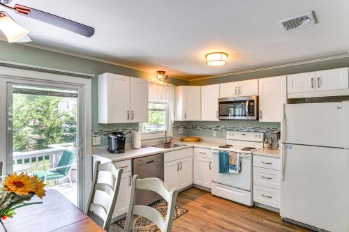 Bright Narragansett Beach Escape with Deck and Yard! in Narragansett, USA