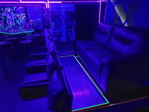 Cozy 6 bedroom home with Gameroom and Fire pit. in Rawsonville, USA