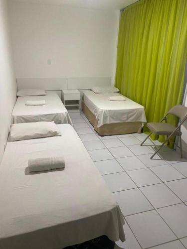 3 twin beds
