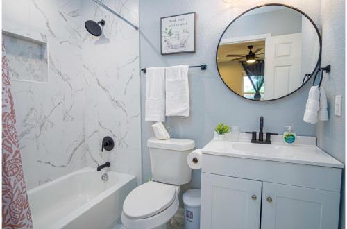 Spacious Delightful 4 BR 3 BA Close to Downtown in San Antonio, USA