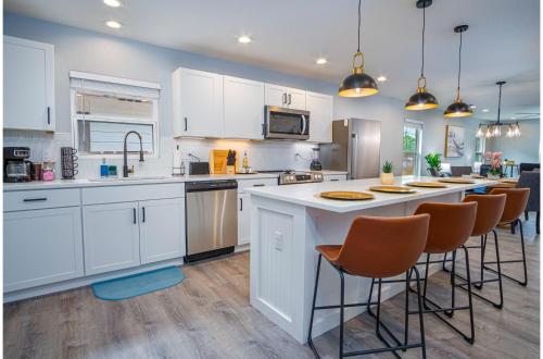 Spacious Delightful 4 BR 3 BA Close to Downtown in San Antonio, USA