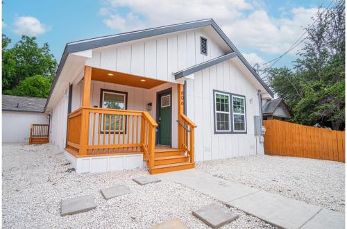 Spacious Delightful 4 BR 3 BA Close to Downtown in San Antonio, USA