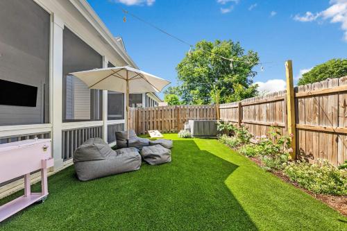 The White House - Hot Tub 1 mile to Broadway