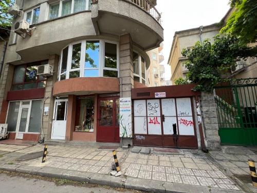 Varna central apartment with parking for normal to middle sized cars