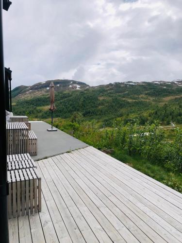 Cozy Nature Retreat, Danish Design w Jacuzzi option in Sogndal