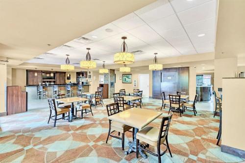 Near Disney 1BR Apartment - Pool and Hot Tub in Orlando, USA