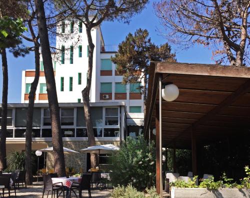 B&B Promenade Hotel Simple con Piscina 4