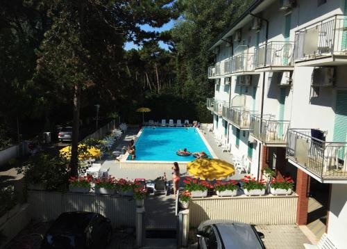 B&B Promenade Hotel Simple con Piscina 3