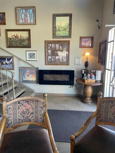 Rawlins Western Lodge - image 14