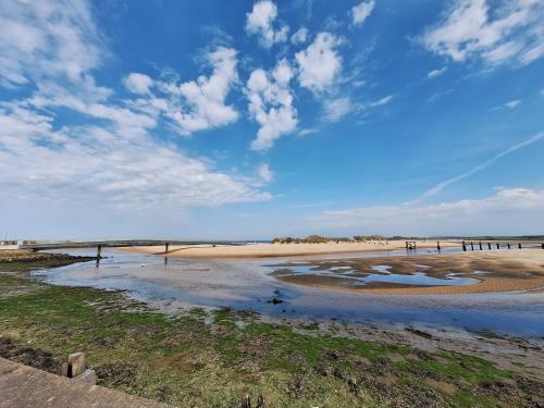 1 Fulmar Road**Next to West Beach and Golf Course in ลอสซีเมาธ์