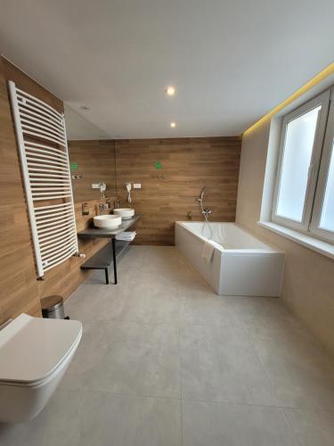 Deluxe Double Room with Bath image 1