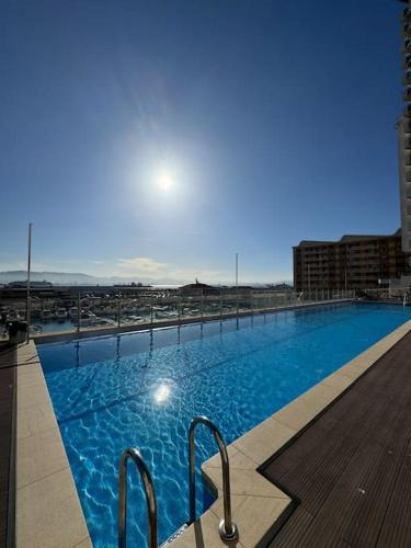 VV - Luxury 1 bed with Pool & Sea Views, Gibraltar (foto 9)