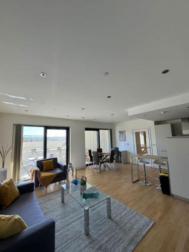Luxury 1 bed with Pool and Sea Views, Gibilterra (foto 4)