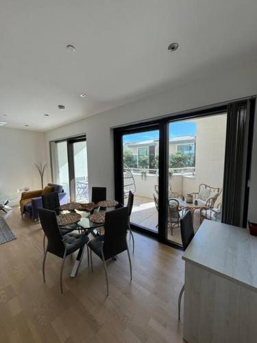 VV - Luxury 1 bed with Pool & Sea Views, Gibraltar (foto 5)