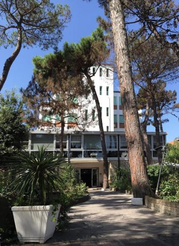 B&B Promenade Hotel Simple con Piscina 4