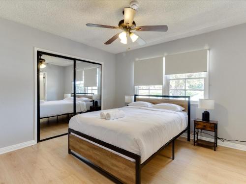Charming 5 Bedroom Granada Hills House with Pool, Los Angeles (photo 8)