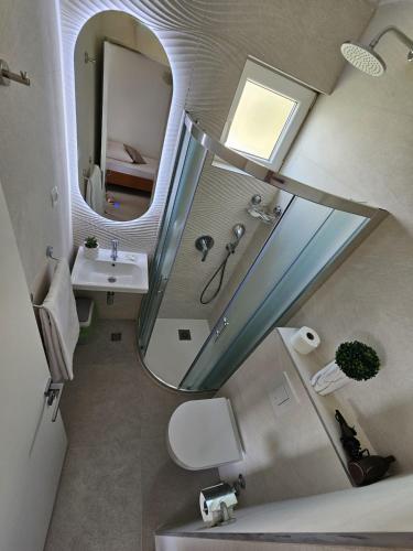 Twin Room with Balcony image 10
