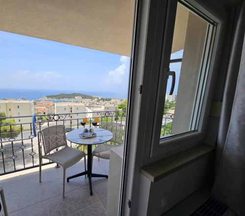 Twin Room with Balcony image 8