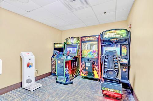 Condo 1BR Near Disney- Pool and Hot Tub in Orlando, USA