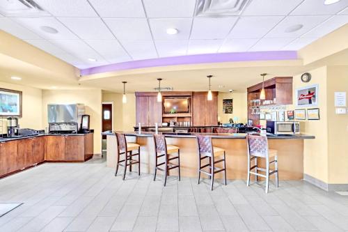 Condo with Pool and Hot Tub - Close to Disney in Orlando, USA