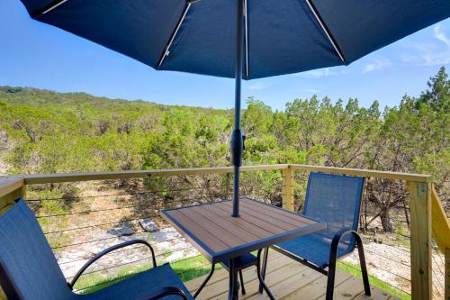 Cozy Canyon Lake Studio with Forest and Creek Views! in Canyon Lake, USA