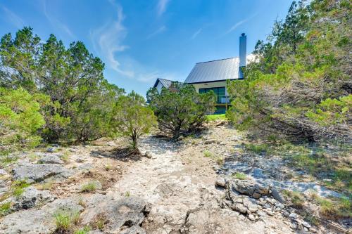Canyon Lake Getaway Hot Tub, 1 Mi to Boat Ramp! in Canyon Lake, USA