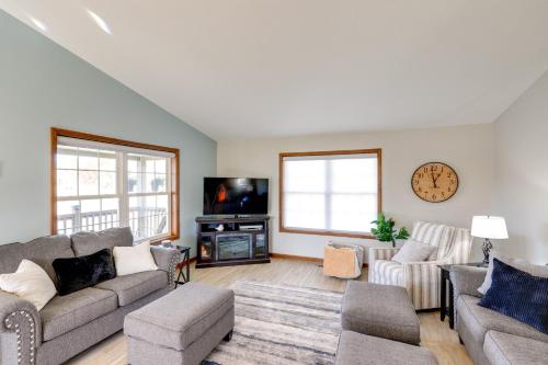 Charming Stanwood Home on Muskegon River! in Big Rapids, USA