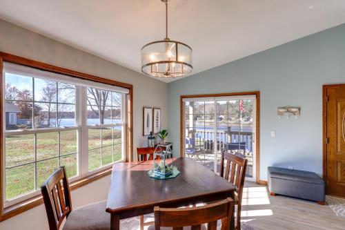 Charming Stanwood Home on Muskegon River! in Big Rapids, USA