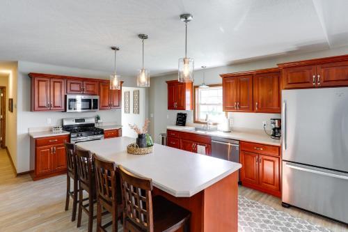Charming Stanwood Home on Muskegon River! in Big Rapids, USA