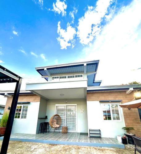 Pastora House Luxe Staycation Bauan Batangas, Lobo