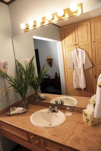 Bathroom, Hotel Portal del Angel in Morazan
