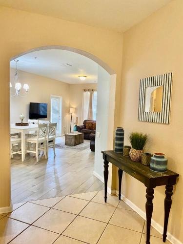 Universal Studios Area Apartment - Tap to explore photos