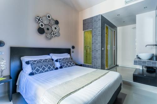 Moai Home, Roma
