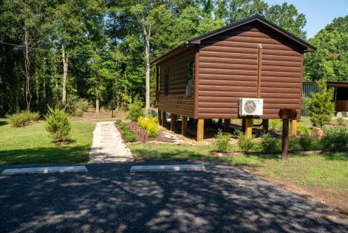 Rileys Retreat Cabin in Broussard, USA