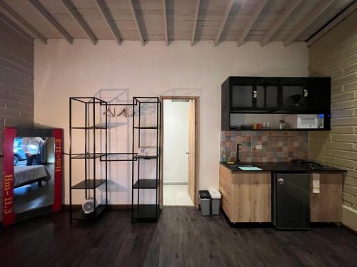 FRN101 Cozy loft located in a popular in Poblado By Roots Rentals, Medellín (foto 9)