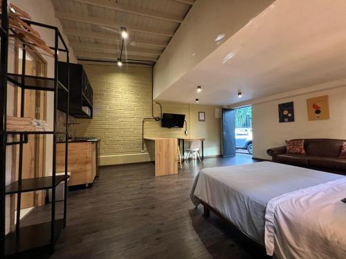 FRN101 Cozy loft located in a popular in Poblado By Roots Rentals, Medellín (foto 8)
