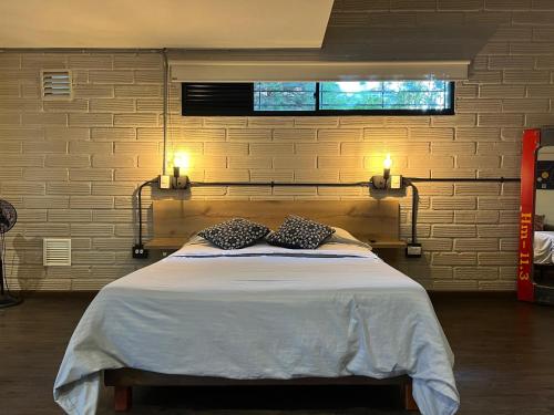 FRN101 Cozy loft located in a popular in Poblado By Roots Rentals, Medellín (foto 4)
