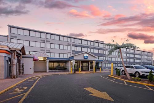 Best Western Rutgers University Hotel in East Brunswick, USA