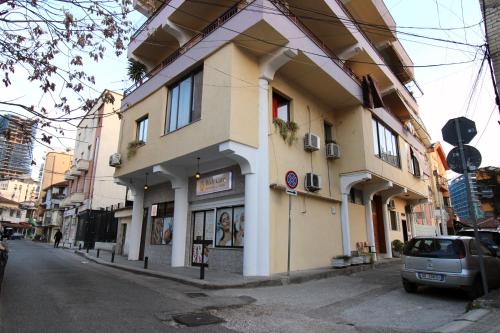 Central Apartments Shoshi