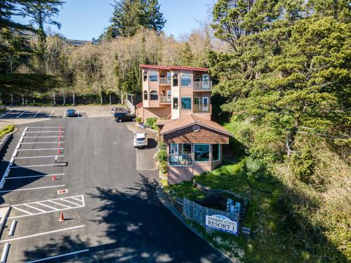 Yaquina Bay Views! Restaurants Shops Walk to Everything! Unit 2 - image 8