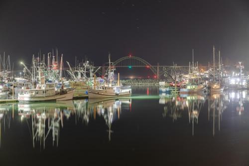 Yaquina Bay Views! Restaurants Shops Walk to Everything! Unit 2 - image 5