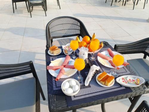 The Heaven Pyramids View - image 9