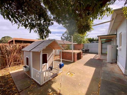 Budget Barossa in Elizabeth
